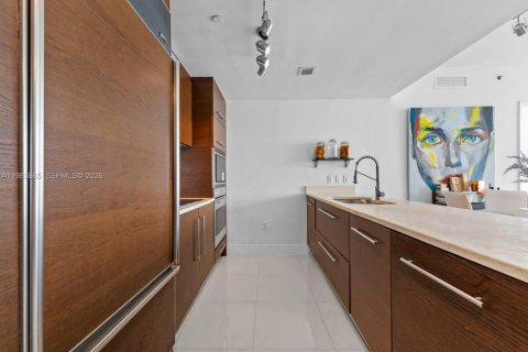 Condo in Miami, Florida, 2 bedrooms  № 2242537 - photo 10