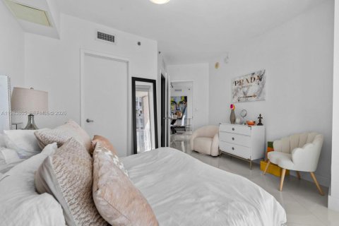 Condo in Miami, Florida, 2 bedrooms  № 2242537 - photo 14