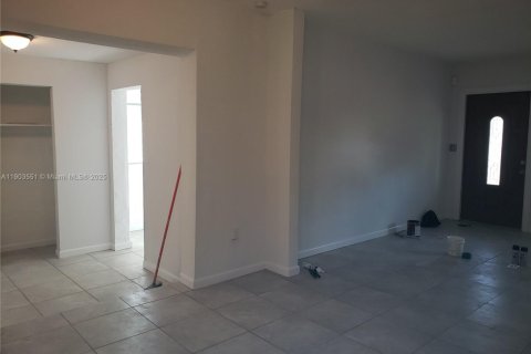 House in North Miami, Florida 3 bedrooms № 1954431 - photo 7