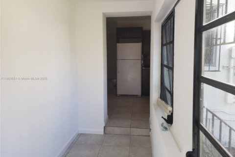 House in North Miami, Florida 3 bedrooms № 1954431 - photo 9