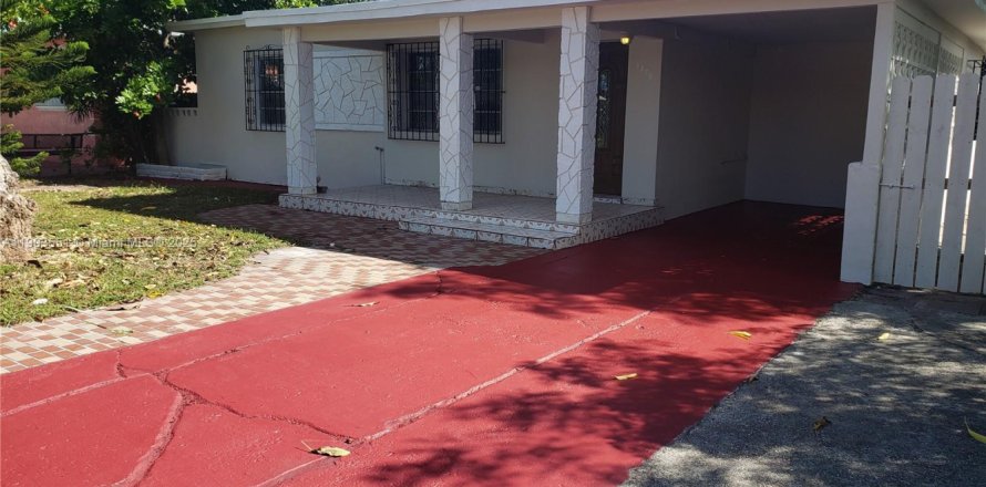 House in North Miami, Florida 3 bedrooms № 1954431