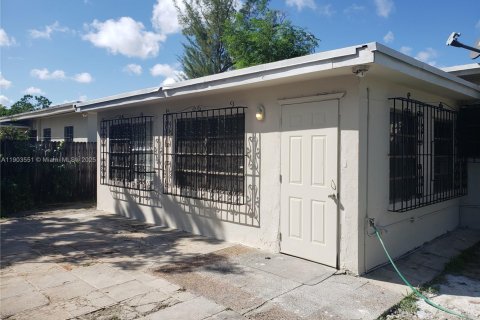 House in North Miami, Florida 3 bedrooms № 1954431 - photo 11