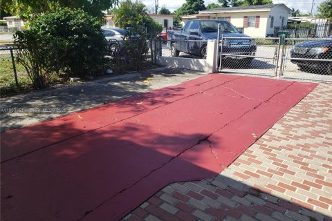 House in North Miami, Florida 3 bedrooms № 1954431 - photo 3