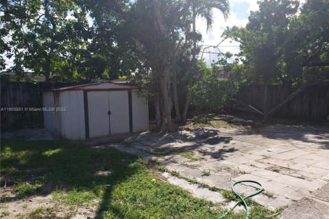 House in North Miami, Florida 3 bedrooms № 1954431 - photo 13