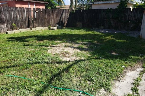 House in North Miami, Florida 3 bedrooms № 1954431 - photo 12