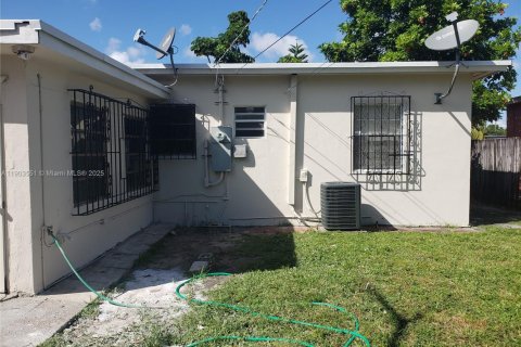 House in North Miami, Florida 3 bedrooms № 1954431 - photo 10
