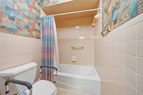 House in Tampa, Florida 3 bedrooms, 164.07 sq.m. № 2388525 - photo 27