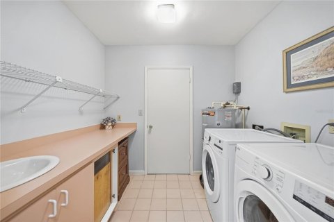 House in Tampa, Florida 3 bedrooms, 164.07 sq.m. № 2388525 - photo 21