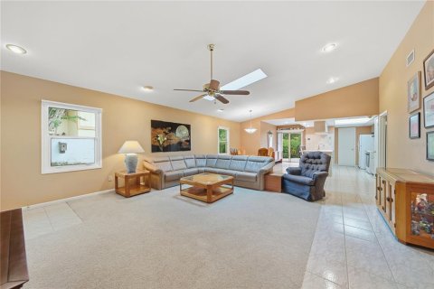 House in Tampa, Florida 3 bedrooms, 164.07 sq.m. № 2388525 - photo 9