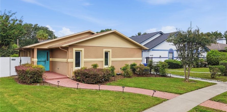 House in Tampa, Florida 3 bedrooms, 164.07 sq.m. № 2388525