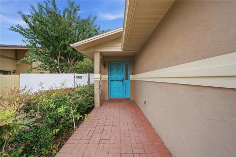 House in Tampa, Florida 3 bedrooms, 164.07 sq.m. № 2388525 - photo 8