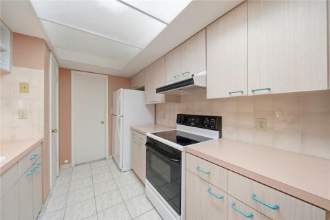 House in Tampa, Florida 3 bedrooms, 164.07 sq.m. № 2388525 - photo 12
