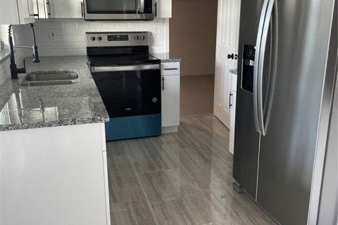 Casa en venta en Cape Coral, Florida, 3 dormitorios, 122.17 m2 № 2253953 - foto 10