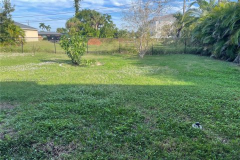 Casa en venta en Cape Coral, Florida, 3 dormitorios, 122.17 m2 № 2253953 - foto 12