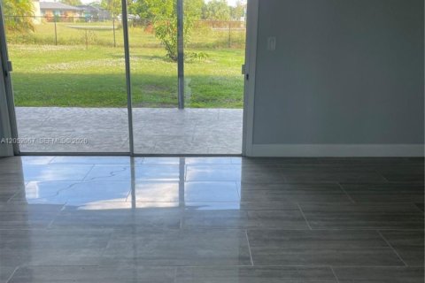 Casa en venta en Cape Coral, Florida, 3 dormitorios, 122.17 m2 № 2253953 - foto 4
