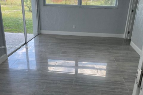 Casa en venta en Cape Coral, Florida, 3 dormitorios, 122.17 m2 № 2253953 - foto 5