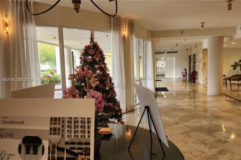 Condo in Miami, Florida, 2 bedrooms  № 1994663 - photo 19