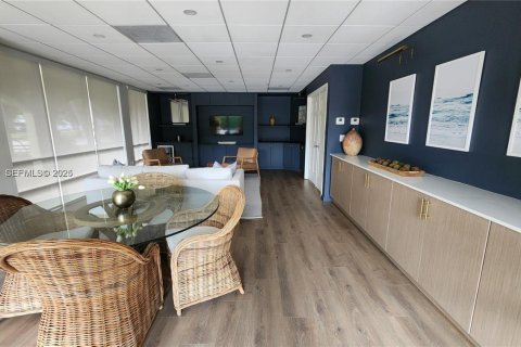 Condo in Miami, Florida, 2 bedrooms  № 1994663 - photo 18