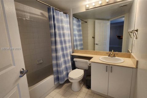 Condo in Miami, Florida, 2 bedrooms  № 1994663 - photo 16