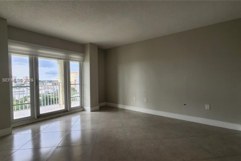 Condo in Miami, Florida, 2 bedrooms  № 1994663 - photo 5