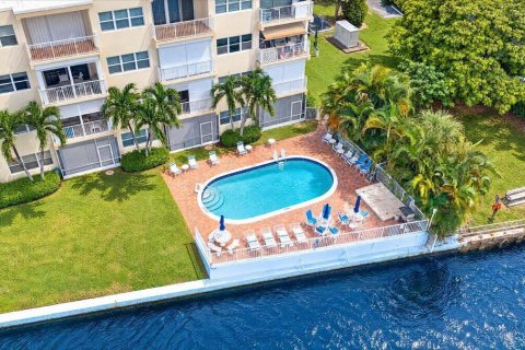 Condominio en venta en Deerfield Beach, Florida, 2 dormitorios, 88.26 m2 № 2423456 - foto 17