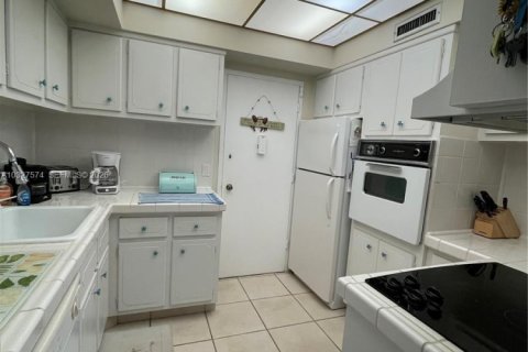 Condominio en alquiler en Hollywood, Florida, 2 dormitorios, 104.05 m2 № 2184717 - foto 2
