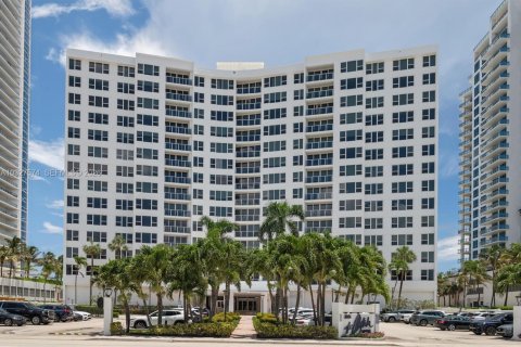 Condominio en Hollywood, Florida, 2 dormitorios  № 2184717