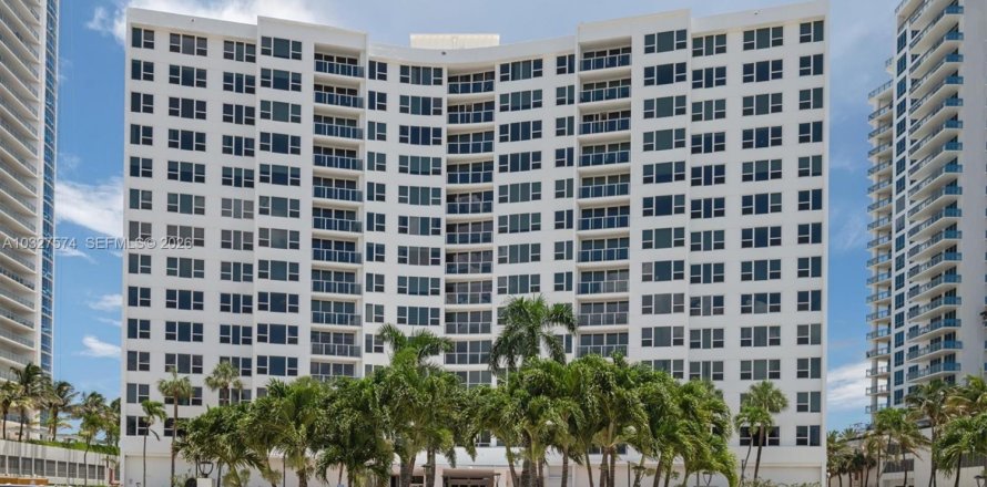 Condominio en Hollywood, Florida, 2 dormitorios  № 2184717