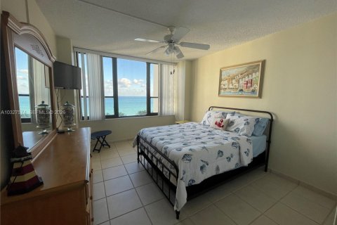 Condominio en alquiler en Hollywood, Florida, 2 dormitorios, 104.05 m2 № 2184717 - foto 7