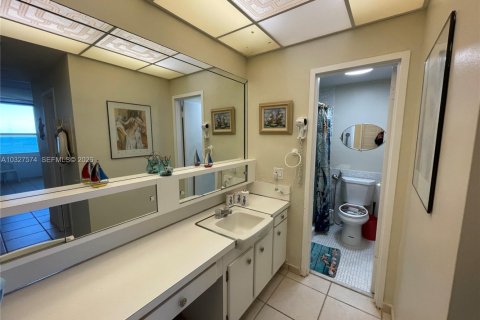 Condominio en alquiler en Hollywood, Florida, 2 dormitorios, 104.05 m2 № 2184717 - foto 6
