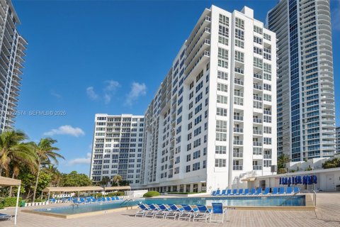 Condominio en alquiler en Hollywood, Florida, 2 dormitorios, 104.05 m2 № 2184717 - foto 11