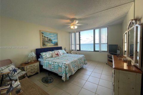 Condominio en alquiler en Hollywood, Florida, 2 dormitorios, 104.05 m2 № 2184717 - foto 5