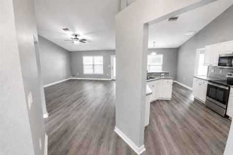 Casa en venta en North Port, Florida, 3 dormitorios, 168.06 m2 № 2167303 - foto 2