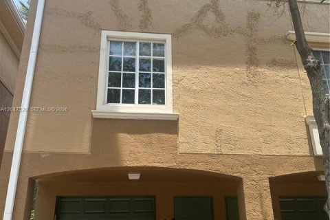 Copropriété à louer à Aventura, Floride: 1 chambre, 79.8 m2 № 2283036 - photo 2