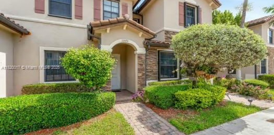 Townhouse in Homestead, Florida 2 bedrooms, 132.11 sq.m. № 1777791