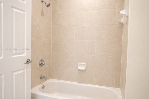 Copropriété à louer à Doral, Floride: 2 chambres, 104.14 m2 № 2153982 - photo 28