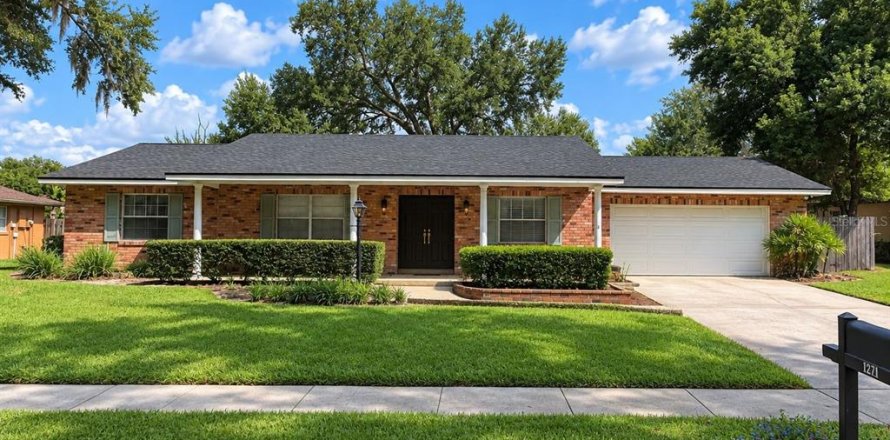 House in Orlando, Florida 4 bedrooms, 175.21 sq.m. № 2399018