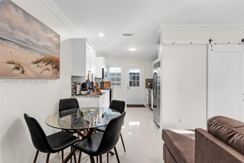 House in Homestead, Florida 4 bedrooms, 199.74 sq.m. № 2069671 - photo 4