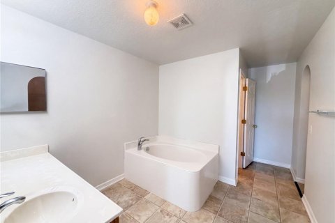 House in Winter Haven, Florida 5 bedrooms, 348.94 sq.m. № 2315155 - photo 19