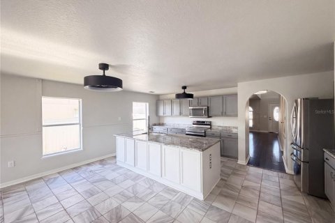 House in Winter Haven, Florida 5 bedrooms, 348.94 sq.m. № 2315155 - photo 7