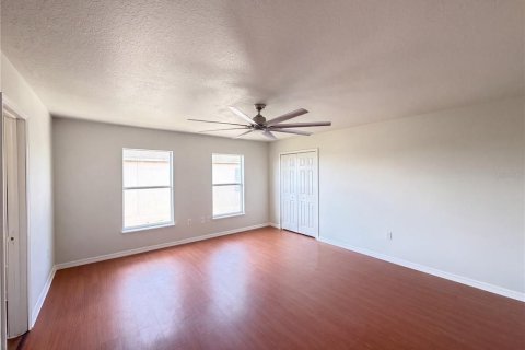 House in Winter Haven, Florida 5 bedrooms, 348.94 sq.m. № 2315155 - photo 17