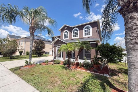 House in Winter Haven, Florida 5 bedrooms, 348.94 sq.m. № 2315155 - photo 3