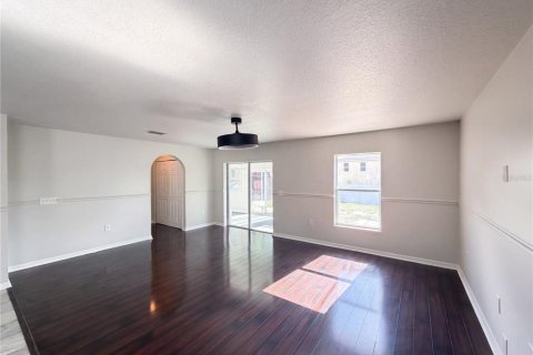 House in Winter Haven, Florida 5 bedrooms, 348.94 sq.m. № 2315155 - photo 6