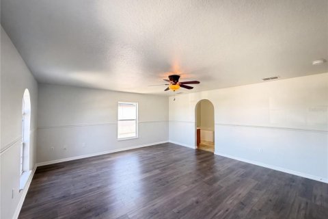 House in Winter Haven, Florida 5 bedrooms, 348.94 sq.m. № 2315155 - photo 10