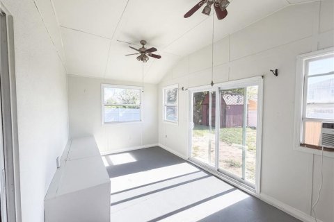 House in Winter Haven, Florida 5 bedrooms, 348.94 sq.m. № 2315155 - photo 24