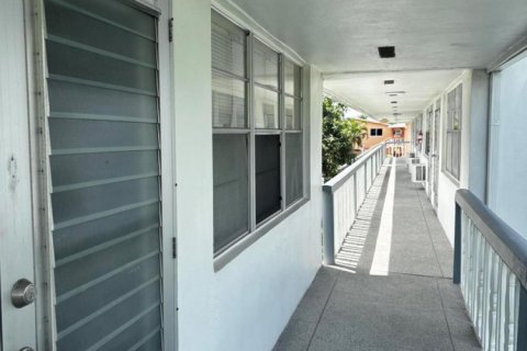 Condo in West Palm Beach, Florida, 1 bedroom  № 2378862 - photo 17