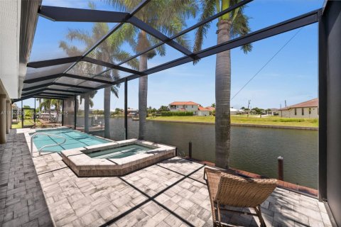 House in Cape Coral, Florida 4 bedrooms, 274.06 sq.m. № 1874165 - photo 4