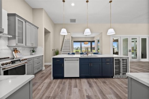 House in Cape Coral, Florida 4 bedrooms, 274.06 sq.m. № 1874165 - photo 13