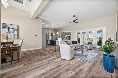 House in Cape Coral, Florida 4 bedrooms, 274.06 sq.m. № 1874165 - photo 7