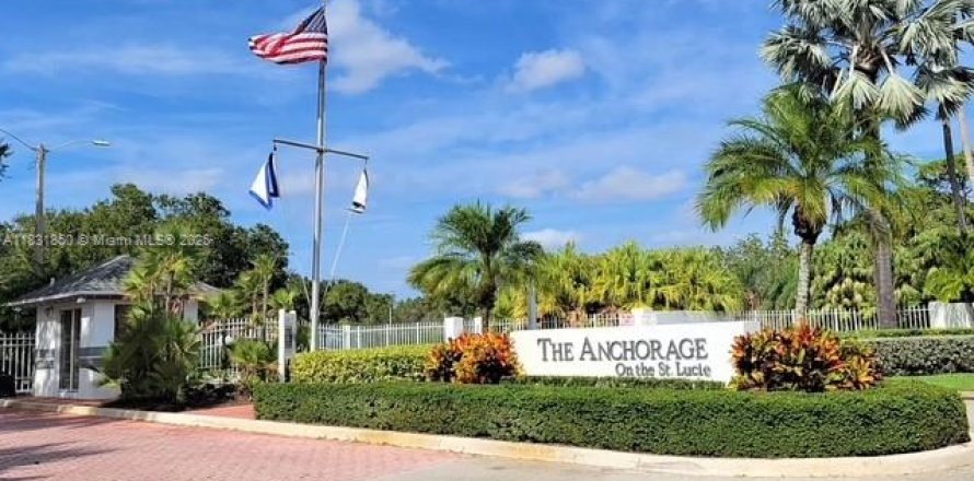 Кондоминиум с 2 спальнями в Порт-Сент-Луси, Флорида № 2016436